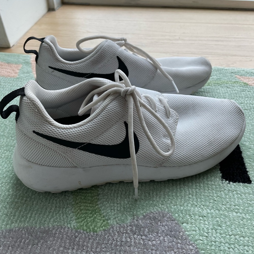 Nike white shoes, Women’s Size 6.5